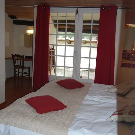 Couette-café Le Jardin De La Sals 2*